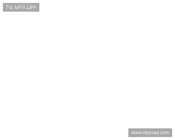 卧室墙面装饰足球明星挂画让你的空间充满运动气息与激情活力